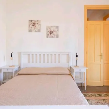 בית נופש Merlo House - Inside The Historical Center פלרמו